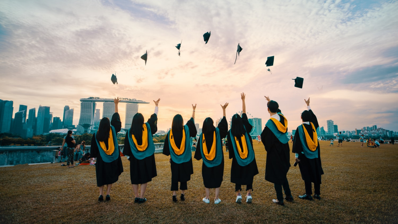 29 Best Memorable Quotes on Graduation for Friends